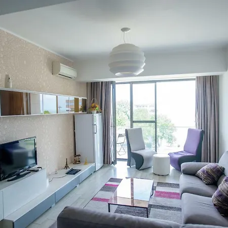 Bianca Tudors Apartment Mamaia
